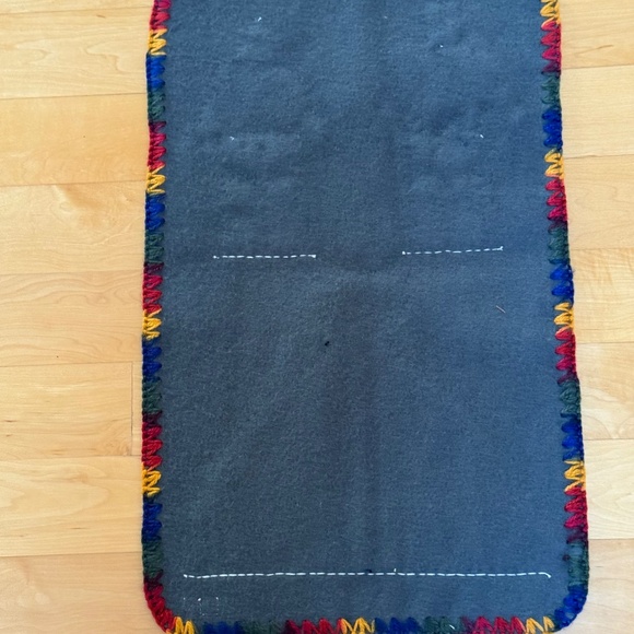 Handmade Inuit Style Felt Mat - Picture 6 of 7
